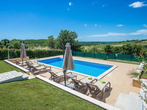  Luxurious Villa in Vizinada with Swimming Pool, Pension in Ferenci