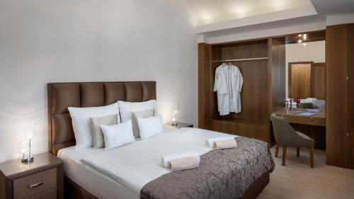 Botrytis Hotel - main image
