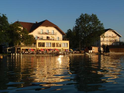 Seegasthof zur Landeroith in Weyregg Am Attersee