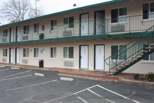 Americas Best Value Inn & Suites - Redding, CA - 출입구