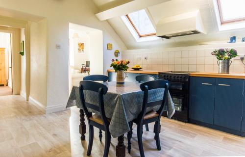 Kitchen, Cleo Gallery Apartments in Kenmare