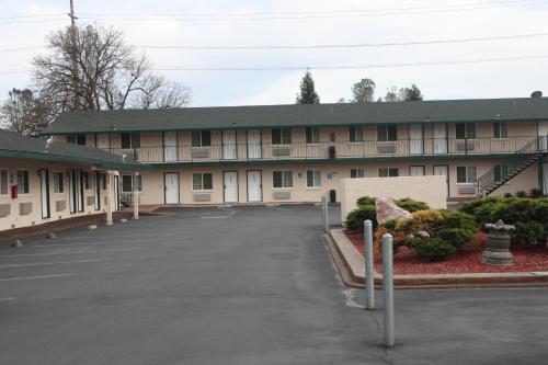 Americas Best Value Inn & Suites - Redding, CA - 출입구