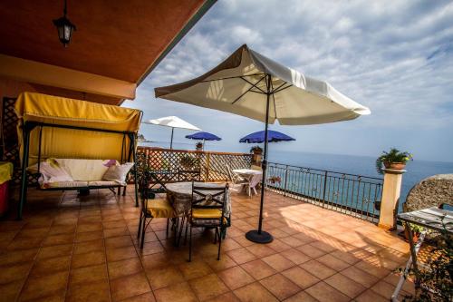 One-Bedroom Apartment with Sea View