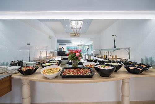 Food and beverages, South Coast Hotel in Makris Gialos