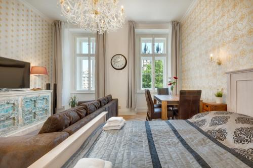 Old Town Square View Apartments - image 2