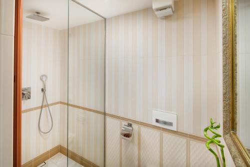 Old Town Square View Apartments - image 9