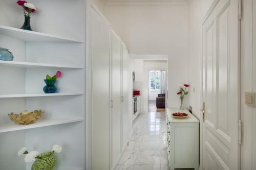 Old Town Square View Apartments - image 8