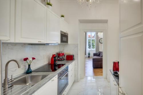 Old Town Square View Apartments - image 7