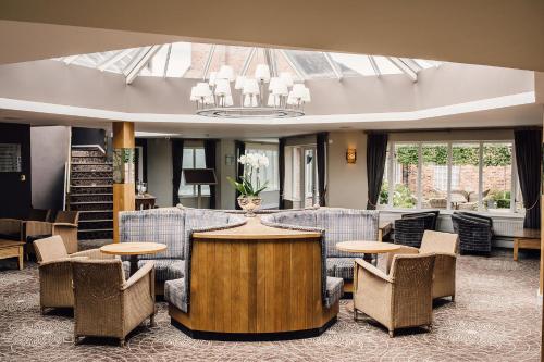 Manor House Hotel Alsager - image 6
