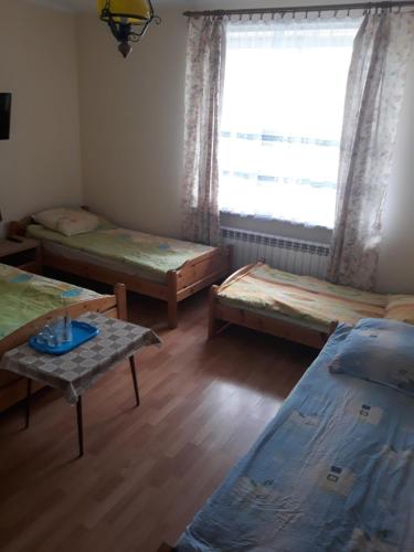 2 double beds, 1 twin bed