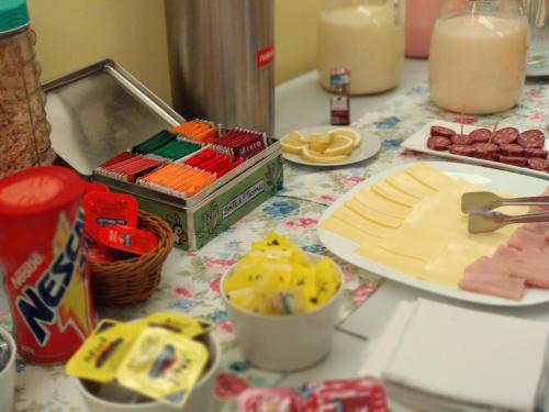 อาหารและเครื่องดื่ม, Hotel Crown in เมโล