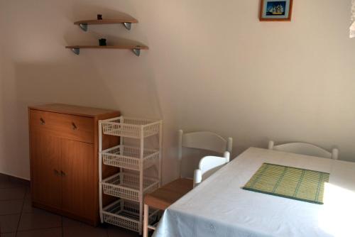  Apartman Hortenzija 2 in Ugljan