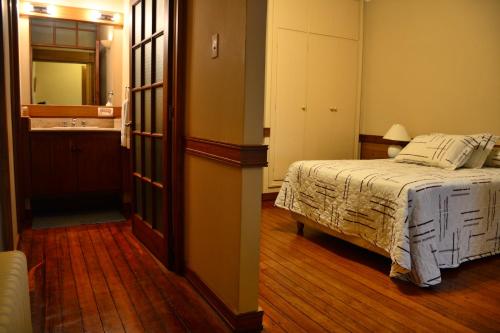 Hotel Crown in เมโล