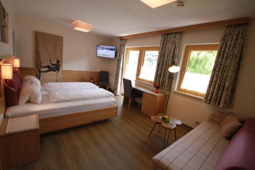 Double Room image 4