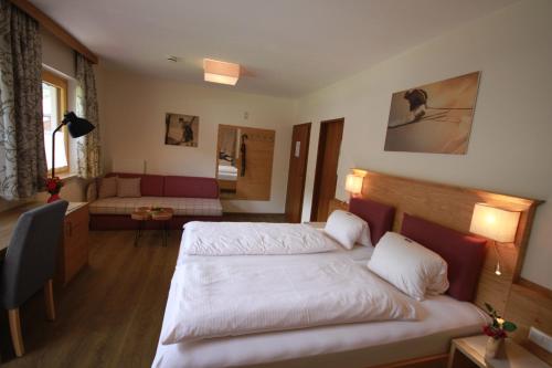 Double Room image 5