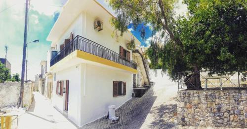 Pericles Traditional Cretan Home · Lápithos