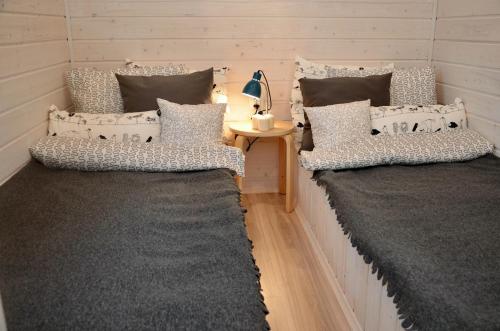 2 bedrooms, 4 beds