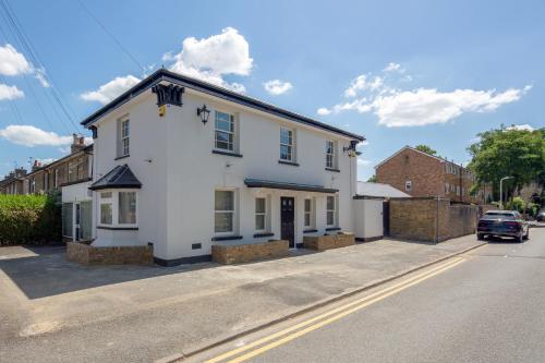 Elthorne Luxury Apartments - Uxbridge - image 11