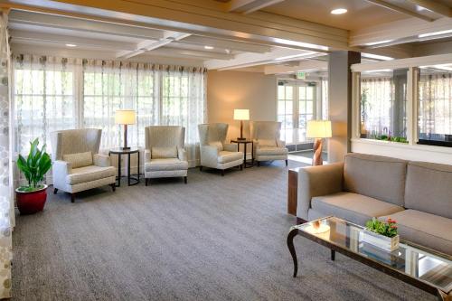 共用Lounge/電視區, 貝爾維尤紅獅酒店 (Red Lion Hotel Bellevue) in 貝爾維尤(WA)