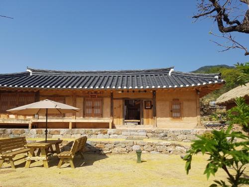 Jukheon Traditional House