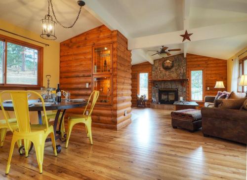 Lazy Elk Retreat Cabin in Estes Park, USA