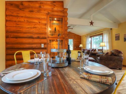 Lazy Elk Retreat Cabin in Estes Park, USA