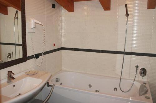Bathroom, Hotel Eridano in Sannazzaro Deʼ Burgondi