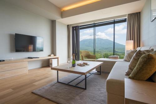Two-Bedroom Apartment with Mountain View
