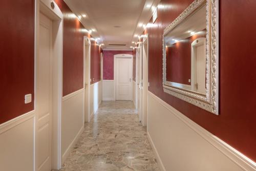 Hotel Tiffany - image 12