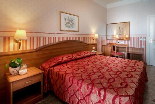 Hotel Tiffany - image 4