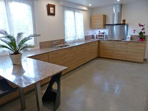кухня, Villa avec piscine proche Disneyland et Paris in Сан-Тібо-де-Вінь