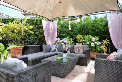 ระเบียง/ชานเรือน, ลา วีลา คานส์ ครัวเซต (La Villa Cannes Croisette) in ปวงต์ ครัวเซต