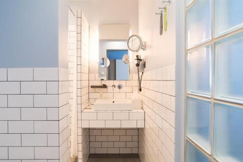 Ku'Damm 101 Hotel - image 7