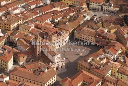 Bilocale centro storico affaccio sulla piazza Dante - Apartment - Grosseto