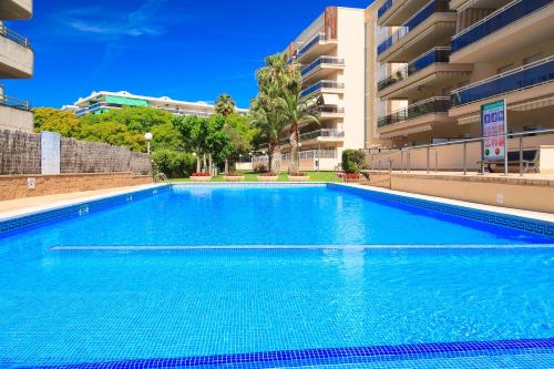 UHC Ventura Park Apartments - image 6