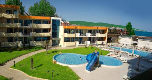 Hotel Glarus Beach& Aqua Park – Sunny Beach, WY