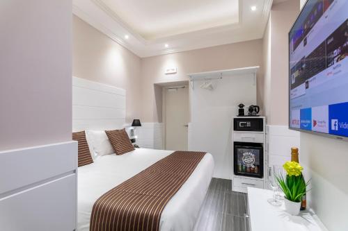 THE ONE Boutique Hotel & SPA Located in Trevi, Relais Trevi 133 Boutique Hotel - Adults Only is a perfect starting point from which to explore Rome. The property offers guests a range of services and amenities designed to provide