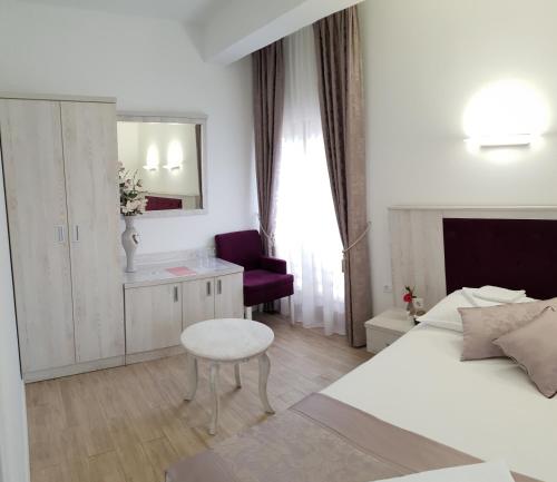Apis Hotel - image 6