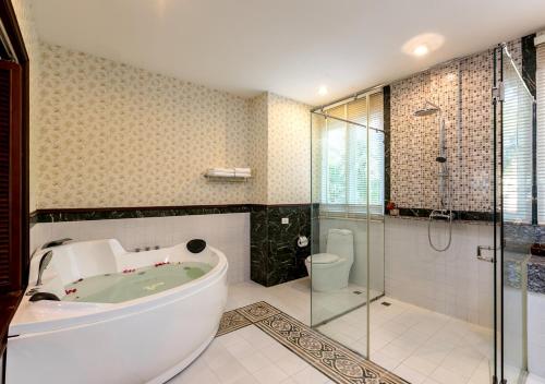 room detail thumbnail 2