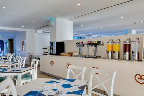 Alcudia Garden Aparthotel - image 9