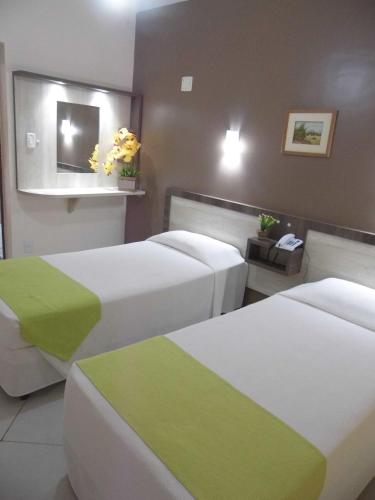 1 double bed, 1 twin bed