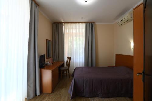 Comfort Single Room image 7