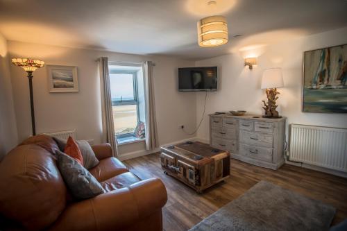 Waters Edge Holiday Apartments - image 8