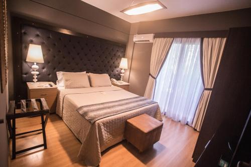 拉斯本塔納斯套房飯店 (Las Ventanas Suites Hotel) in 埃斯特城