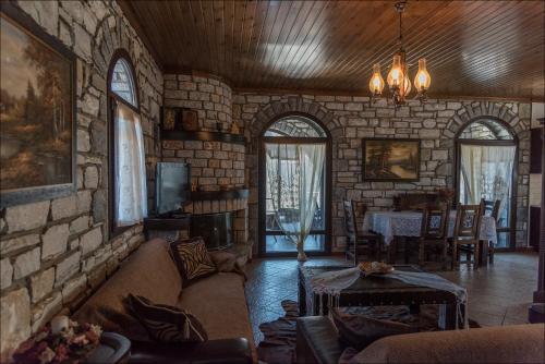 Stone Mansion Anavryti, ΑΜΑ 20569