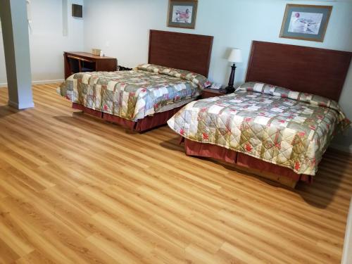 2 queen beds