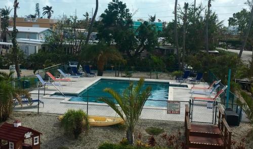 Swimming pool, Edgewater Lodge in Layton (FL)