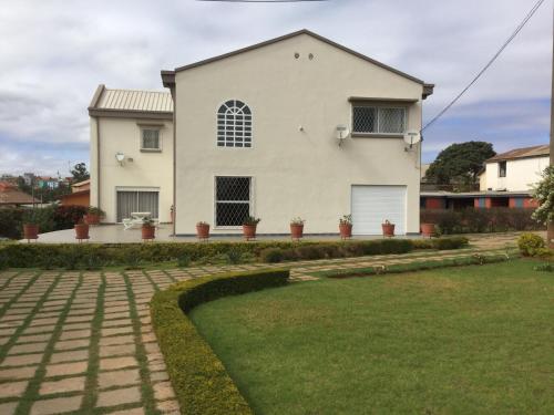 Sahamalaza – Antananarivo, NY