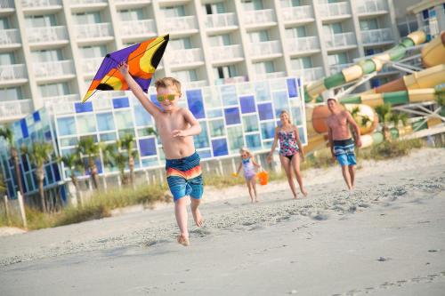 Crown Reef Beach Resort and Waterpark in Myrtle Beach, USA