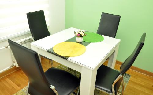 Twin Belville Apartments - image 7